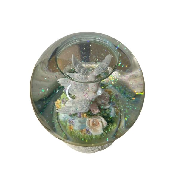 Vintage Sankyo Rotating Musical Snow Globe White Doves Flowers Collectible - Picture 6 of 7